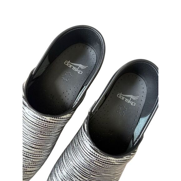 Dansko Black Sliver Tooled Leather Clog Shoes Size 38 US 7.5 8 Slip On Comfort - Picture 5 of 11